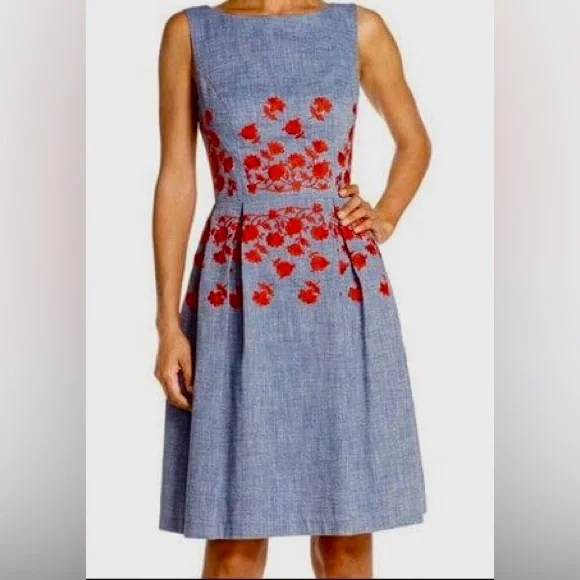Maggy London | Dresses | Maggy London Chambray Floral Dress | Poshmark